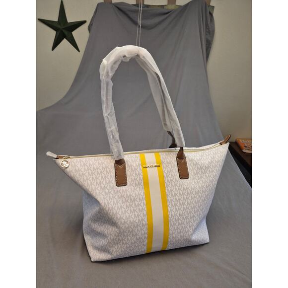 Michael Kors Large Tote -New with tags - Picture 2 of 5